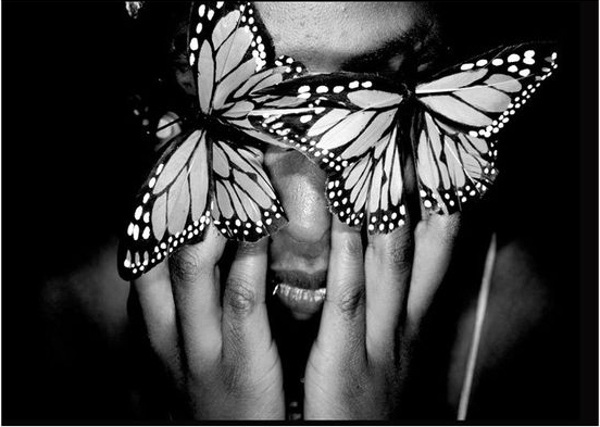 kaderine razı gelen kadın